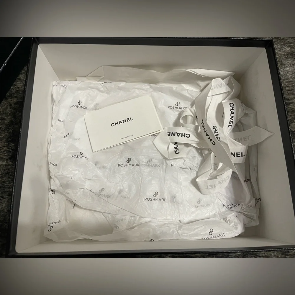 Authentic CHANEL Black Patent Gold Chain Loafer. Size 37 - Picture 14 of 14